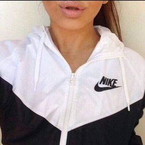 NIKE WOMEN WINDRUNNER WINDBREAKER HOODIE JACKET